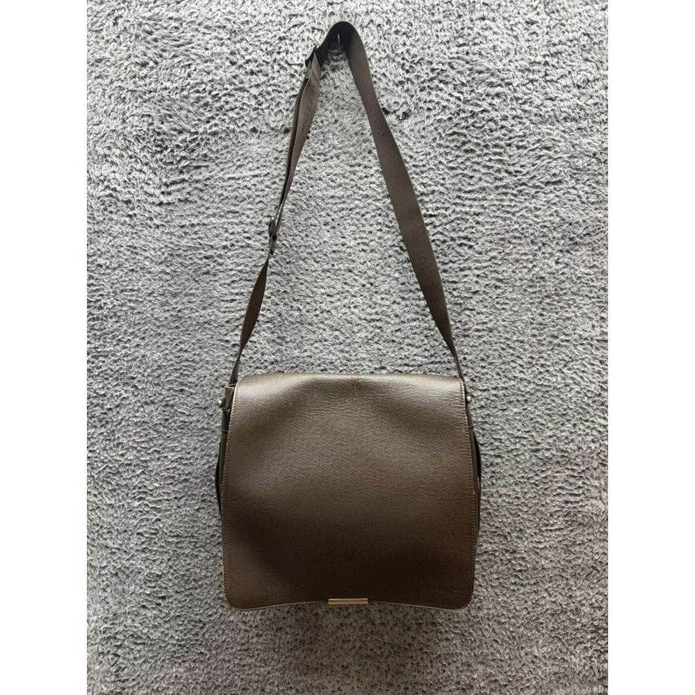Louis Vuitton Taiga Viktor Leather Shoulder Messenger Bag Brownโ 13.5" x 12"
